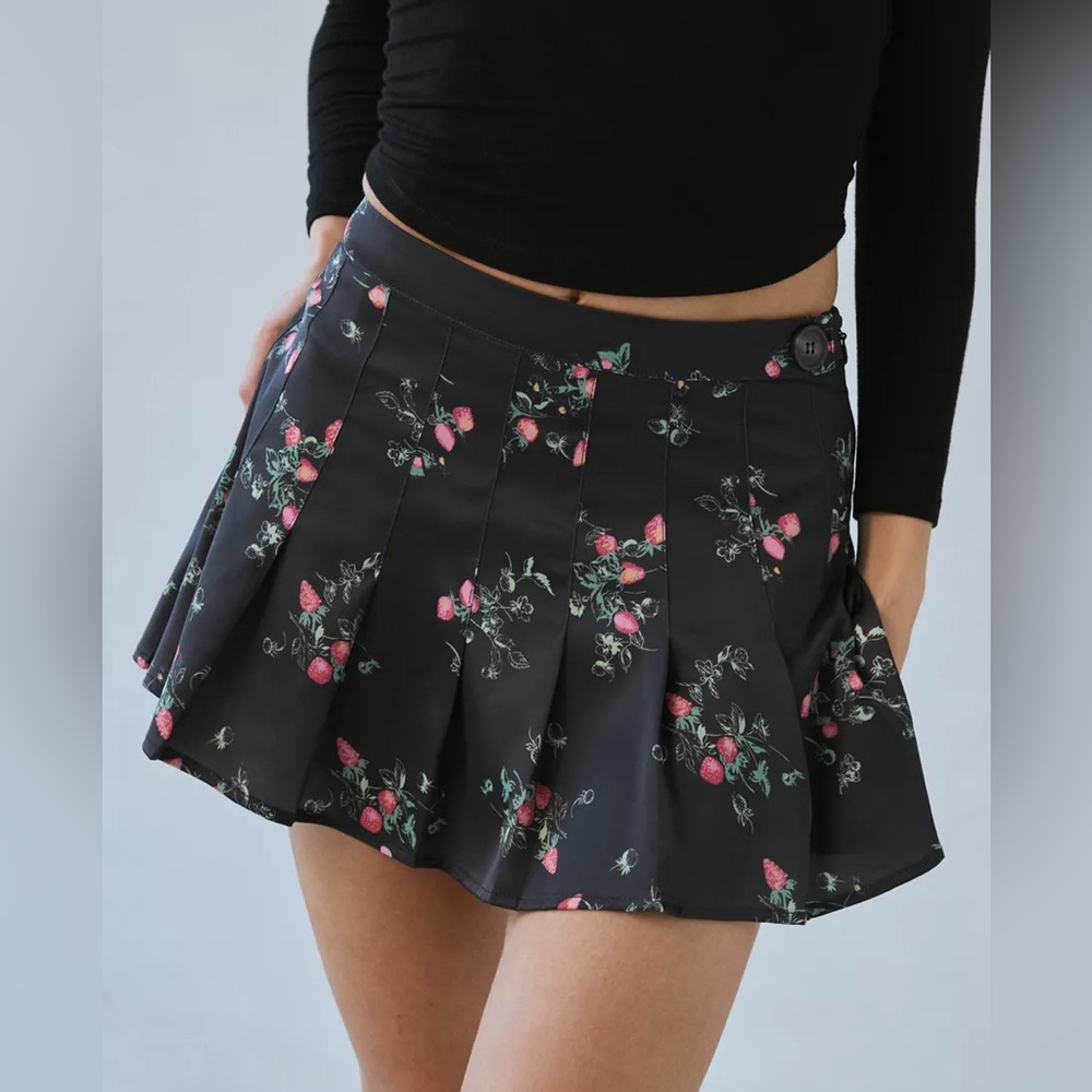 NWOT UO Kimchi Blue Kit Button Waist Pleated Mini Skirt
